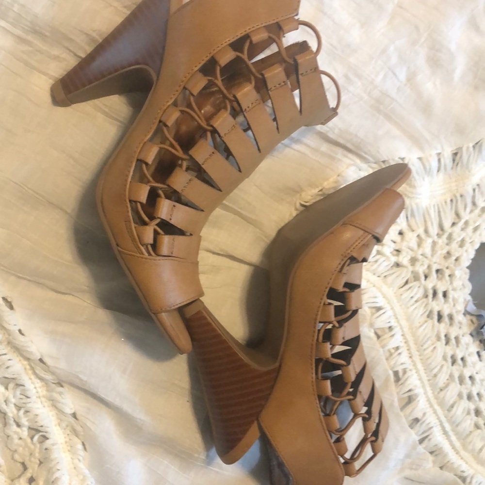 Open toe shoes